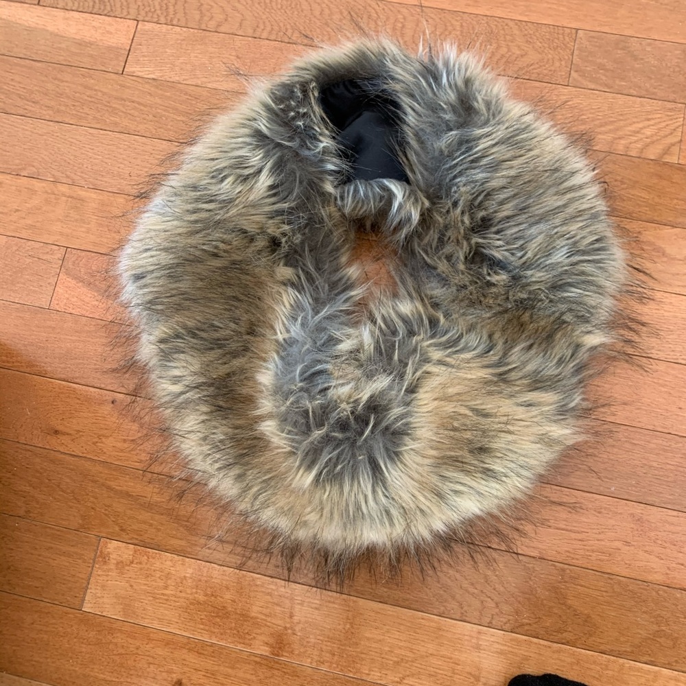 BP faux fur scarf